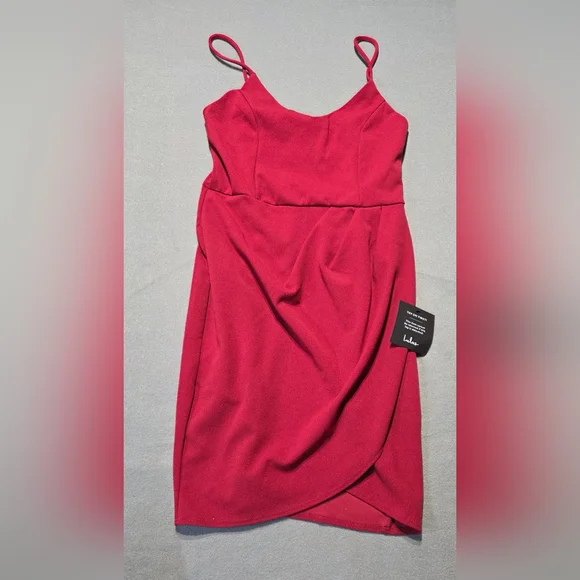 NWT Lulu's Romantic Date Night Red Dress Size Medium PTP 18 - Length 30 1/2 - Picture 2 of 6